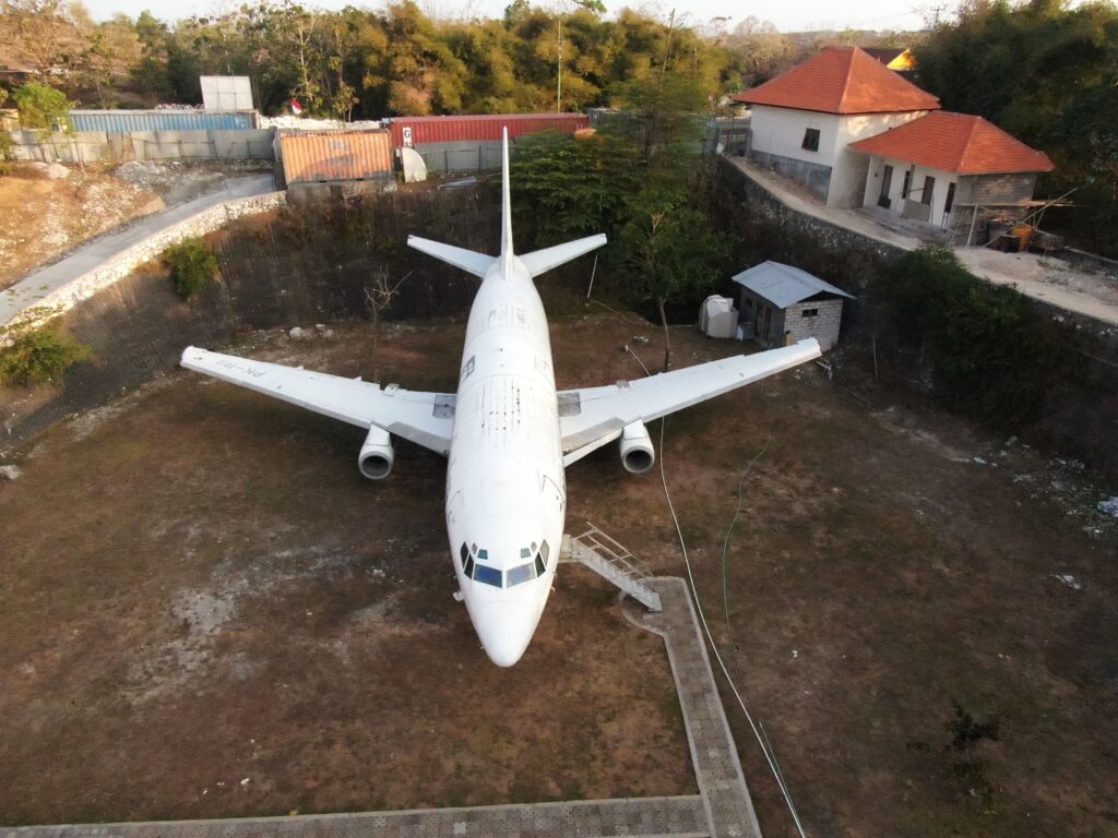 avión abandonado bali